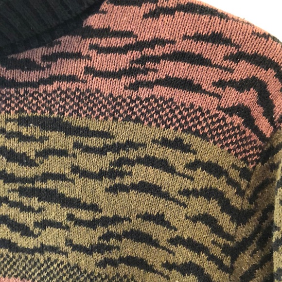 Vintage turtle neck sweater - Picture 8 of 8